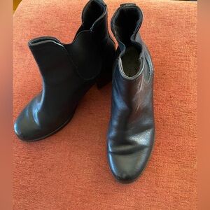 CLARKS Chelsea boots 8.5